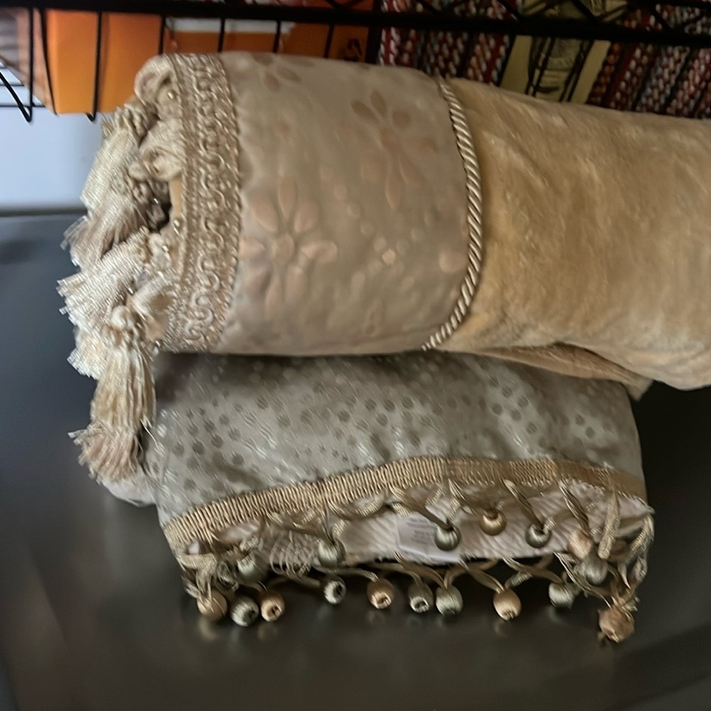 🥰❤️🥰Elegant Cream and Gold Decorative  towels - Picture 5 of 6